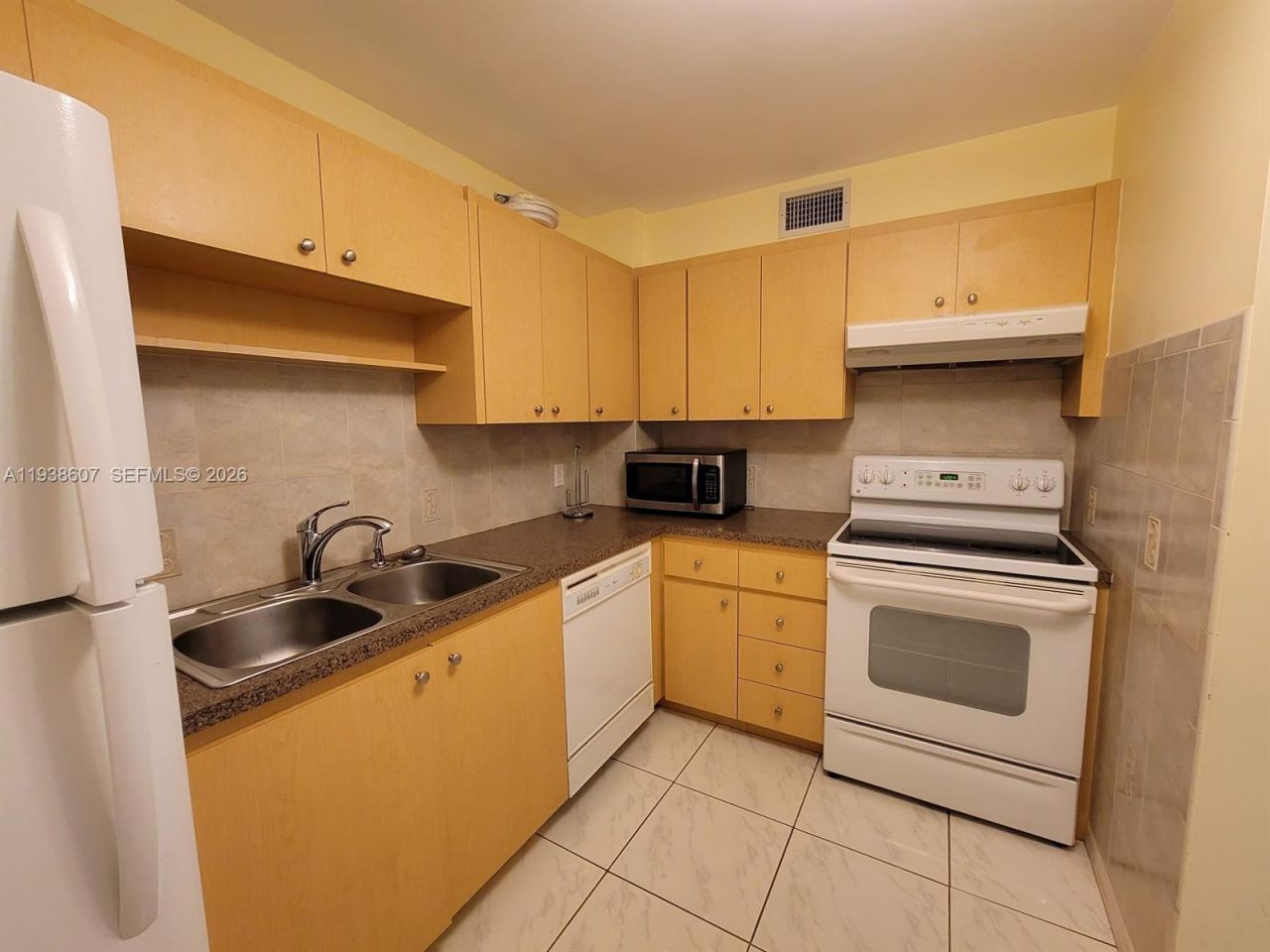 401 Golden Isles Dr , Unit 1114, Hallandale Beach, FL 33009 Photo