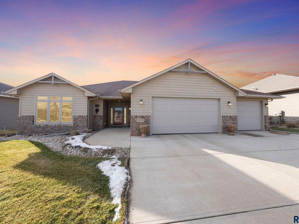 4213 S Orchid Ave, Sioux Falls, SD 57110