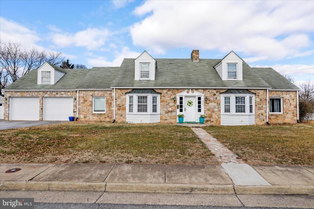425 W 15th Street, Front Royal, VA 22630 Main Photo