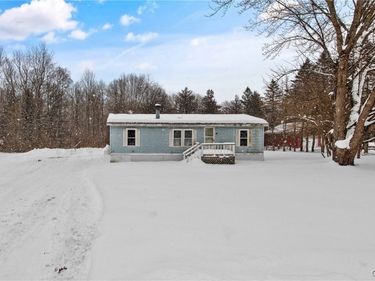 564 County Line Road, Phoenix, NY 13135