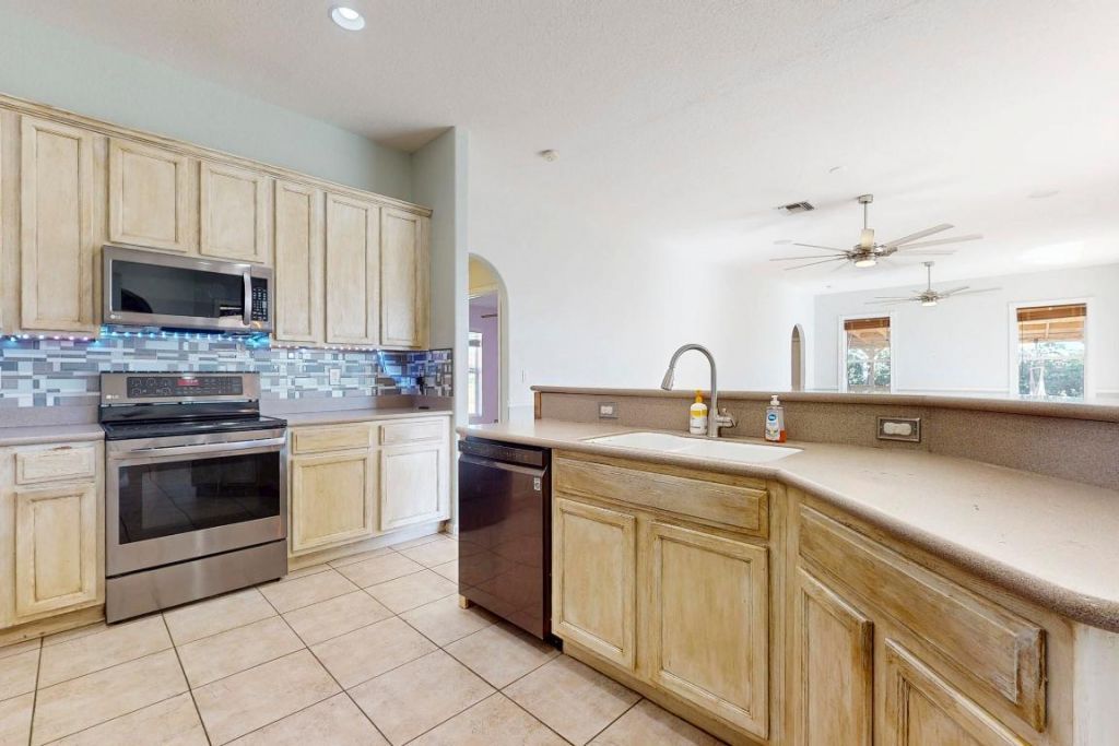 6147 NW East Deville Circle, Port Saint Lucie, FL 34986 Photo