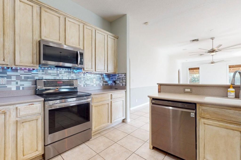 6147 NW East Deville Circle, Port Saint Lucie, FL 34986 Photo