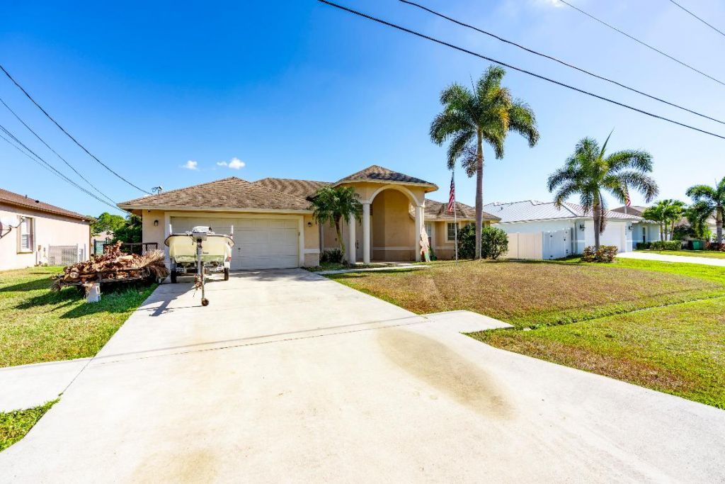 6147 NW East Deville Circle, Port Saint Lucie, FL 34986 Photo