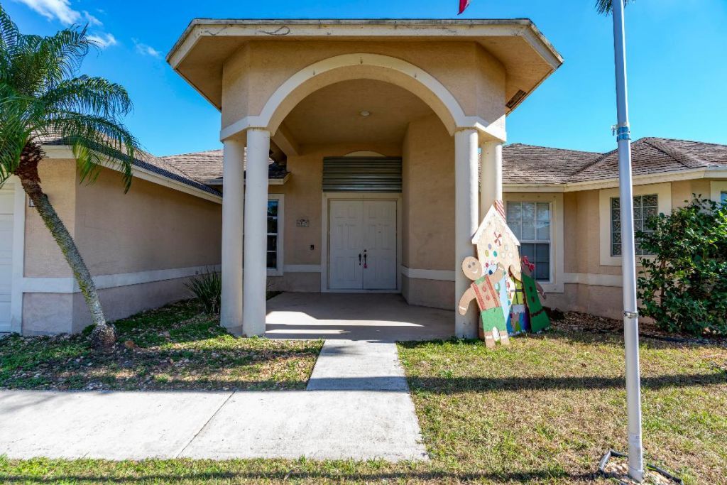 6147 NW East Deville Circle, Port Saint Lucie, FL 34986 Photo