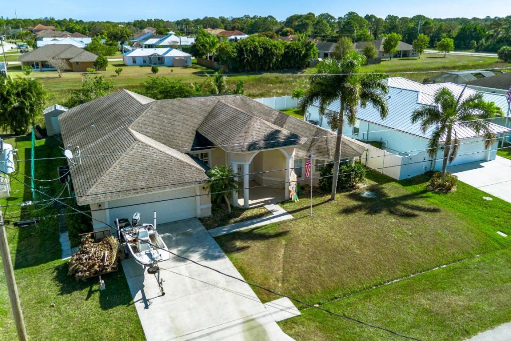 6147 NW East Deville Circle, Port Saint Lucie, FL 34986 Photo