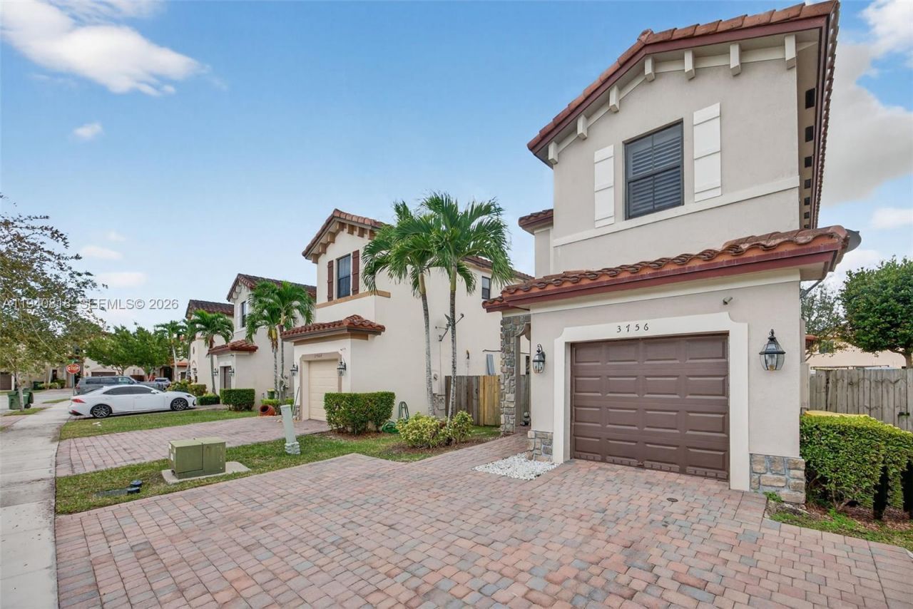 3756 NE 1st St, Homestead, FL 33033 Photo