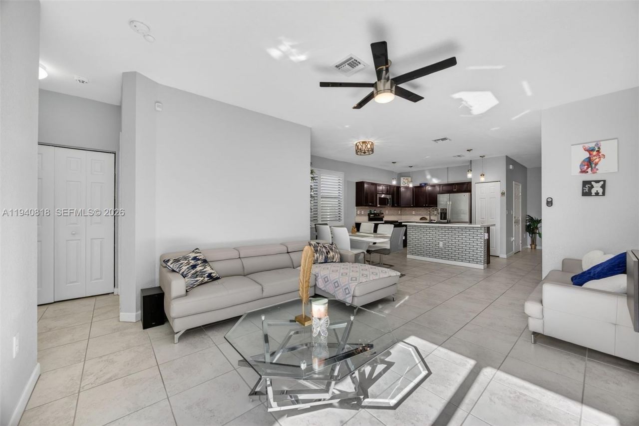 3756 NE 1st St, Homestead, FL 33033 Photo