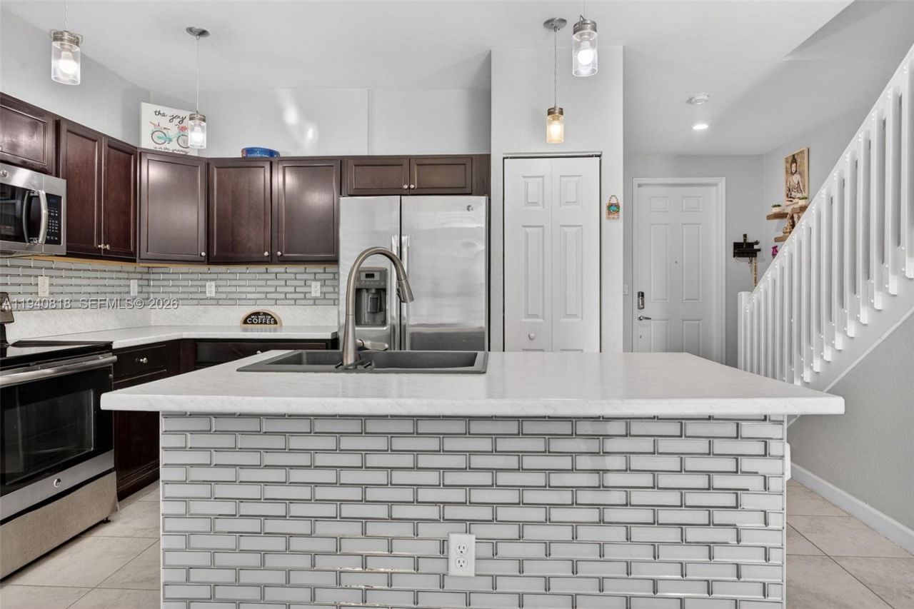 3756 NE 1st St, Homestead, FL 33033 Photo