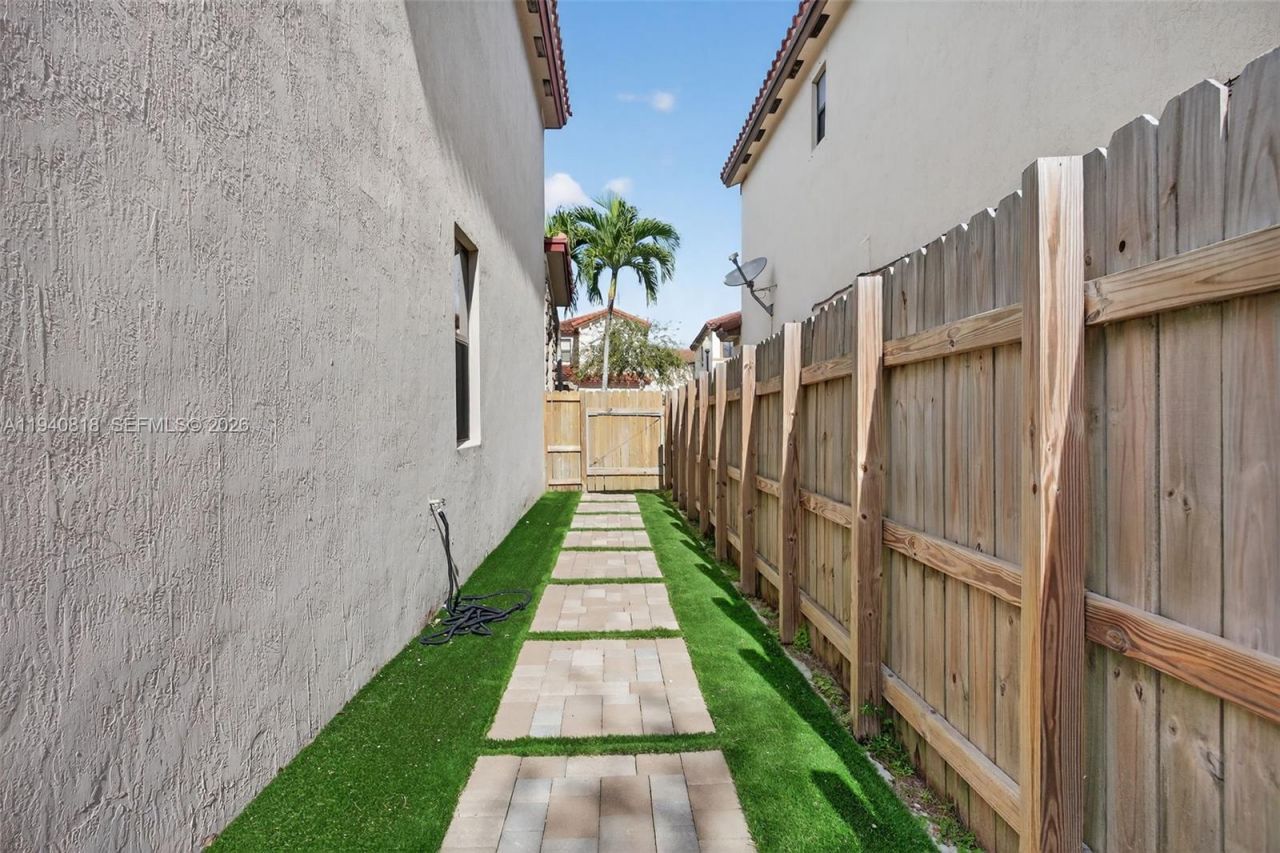 3756 NE 1st St, Homestead, FL 33033 Photo