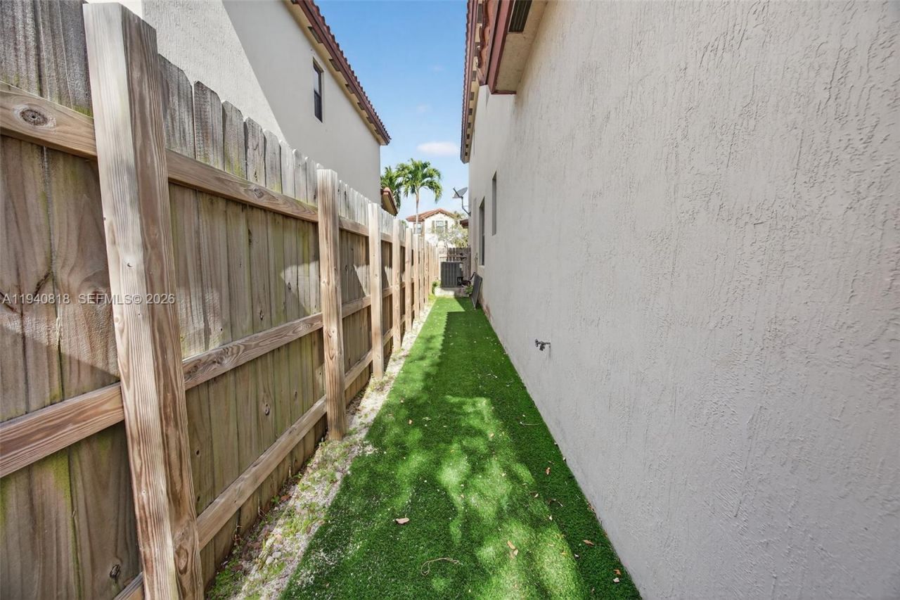 3756 NE 1st St, Homestead, FL 33033 Photo