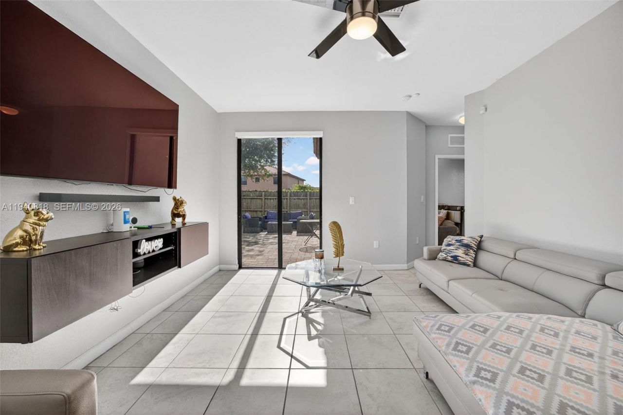 3756 NE 1st St, Homestead, FL 33033 Photo