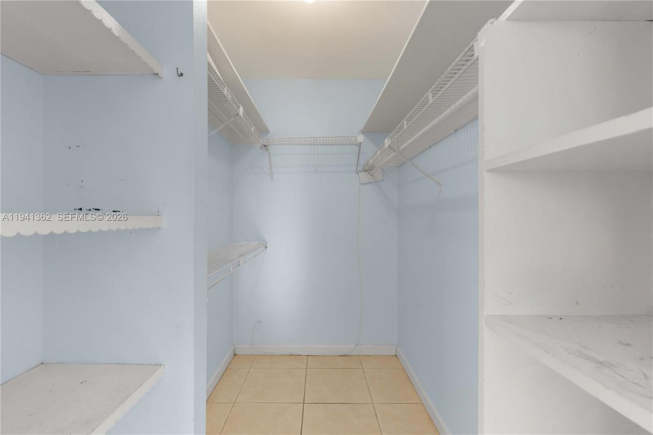 437 Golden Isles Dr, Unit 4D, Hallandale Beach, FL 33009 Photo