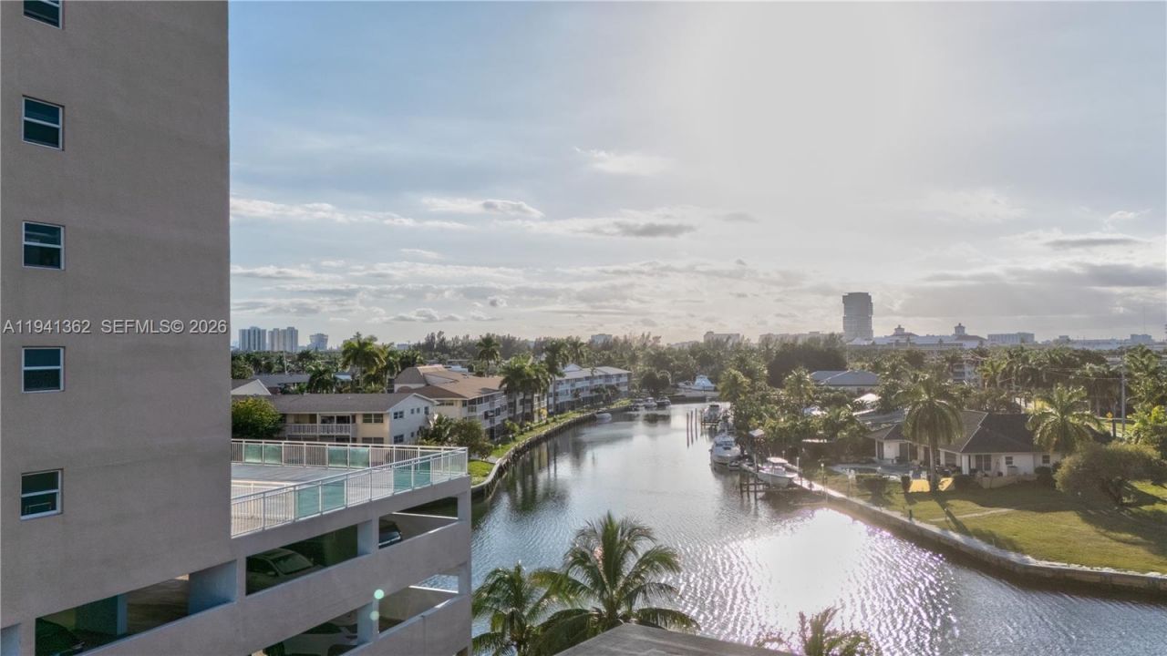 437 Golden Isles Dr, Unit 4D, Hallandale Beach, FL 33009 Photo