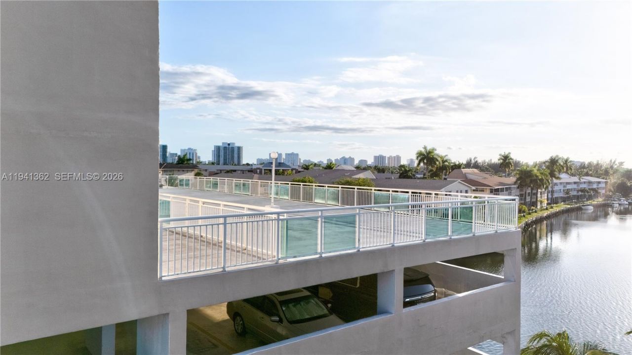 437 Golden Isles Dr, Unit 4D, Hallandale Beach, FL 33009 Photo