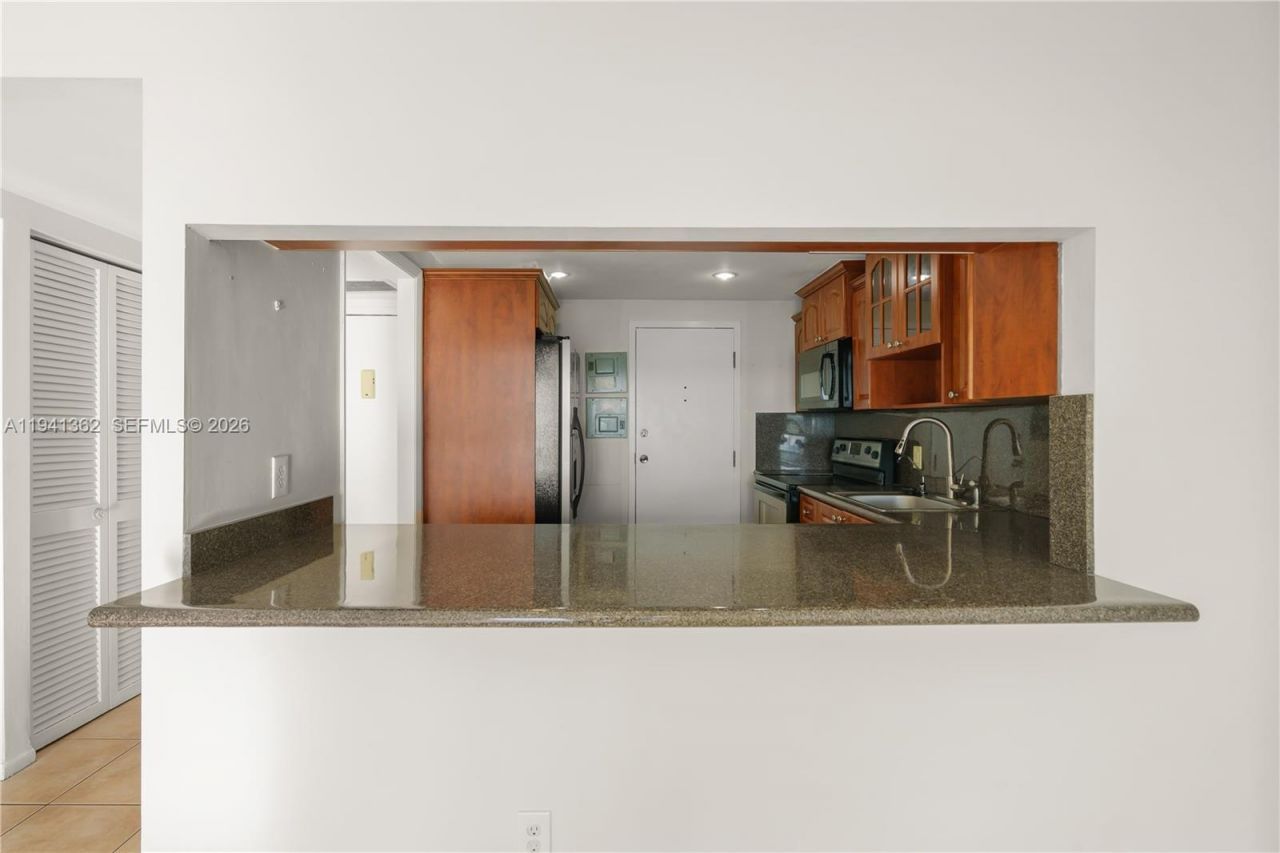 437 Golden Isles Dr, Unit 4D, Hallandale Beach, FL 33009 Photo