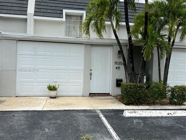 19358 Bobolink Dr, Hialeah, FL 33015