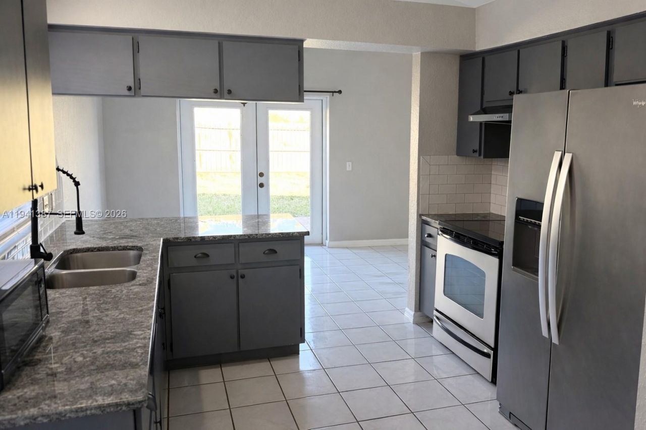 8225 Riverboat Drive, Tampa, FL 33637 Photo