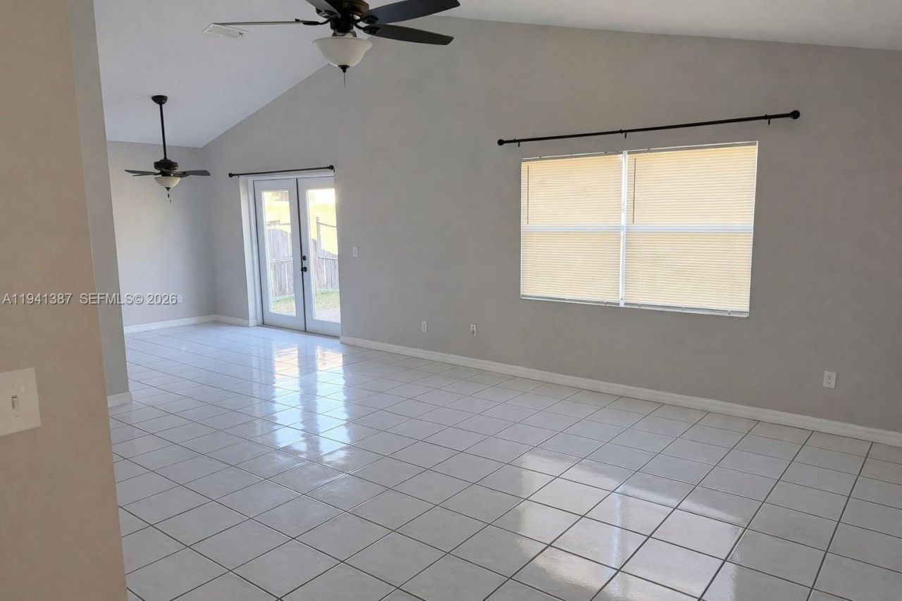 8225 Riverboat Drive, Tampa, FL 33637 Photo