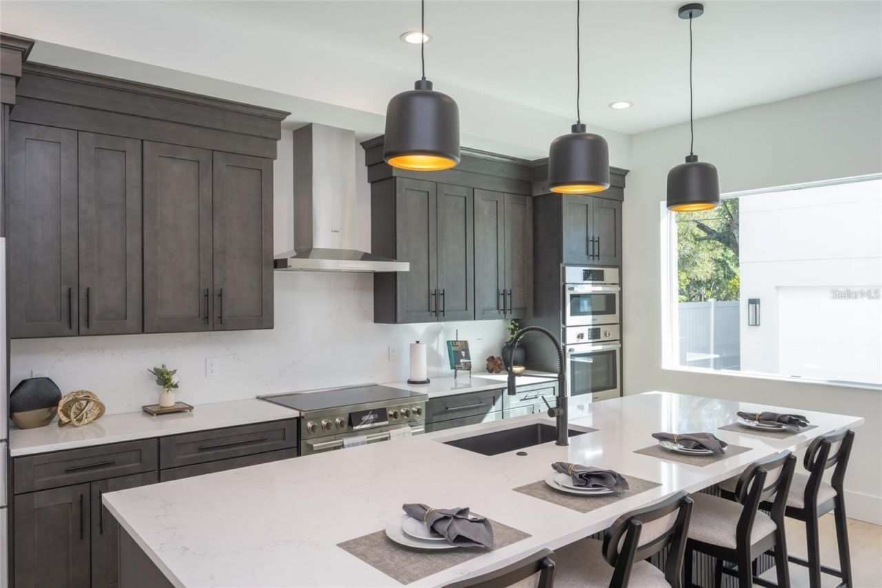 2446 Floyd Street, Sarasota, FL 34239 Photo