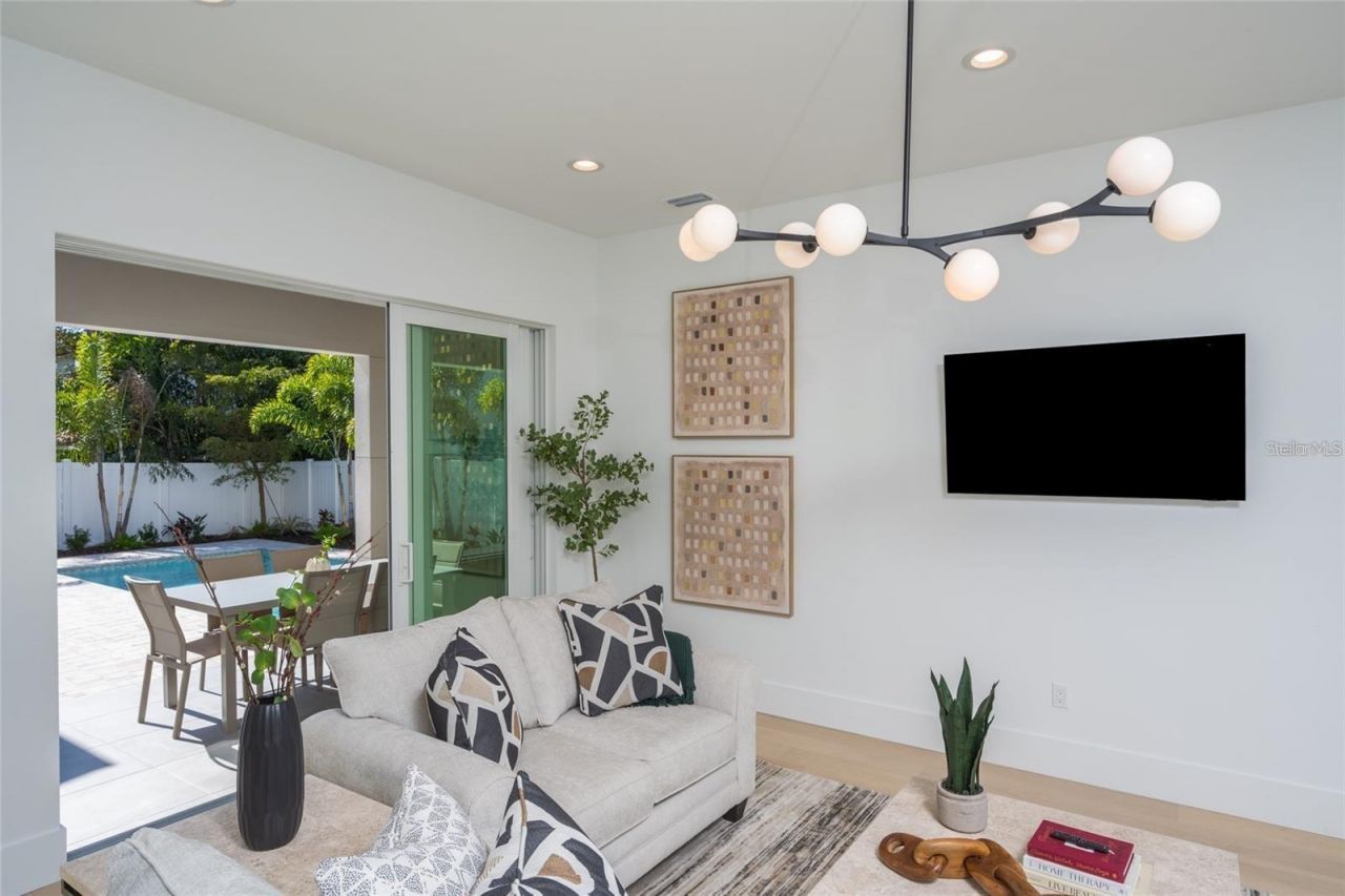 2446 Floyd Street, Sarasota, FL 34239 Photo