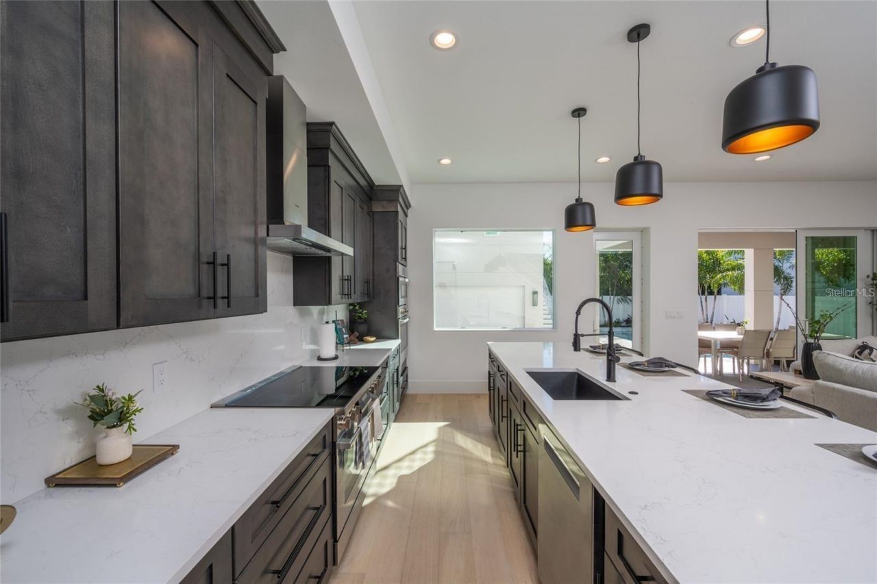 2446 Floyd Street, Sarasota, FL 34239 Photo