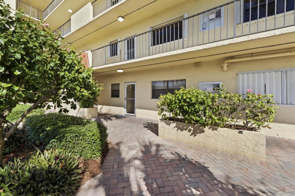 7420 S Ocean Drive, Unit 113, Jensen Beach, FL 34957 Photo