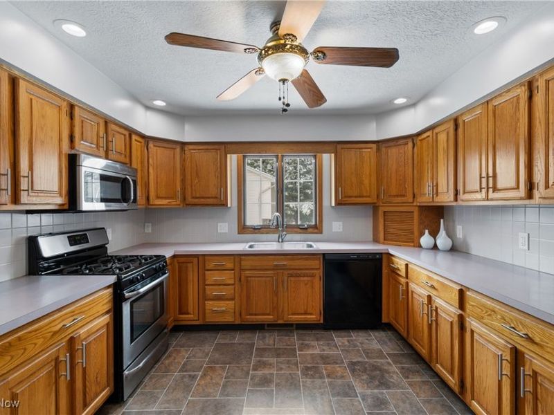 8779 Glenarden Circle NW, Massillon, OH 44646 Photo 13