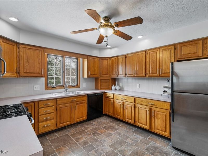 8779 Glenarden Circle NW, Massillon, OH 44646 Photo 14