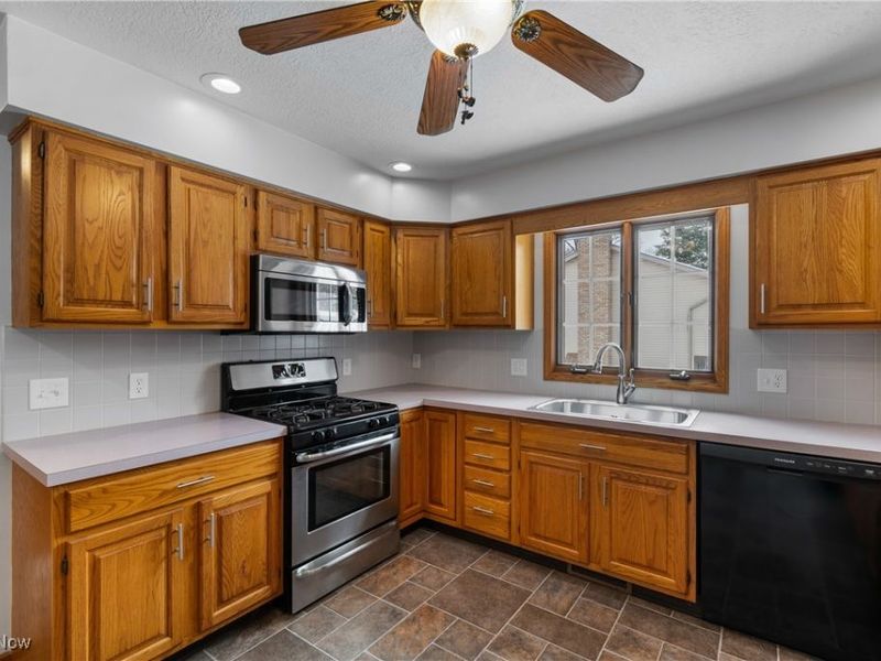 8779 Glenarden Circle NW, Massillon, OH 44646 Photo 15