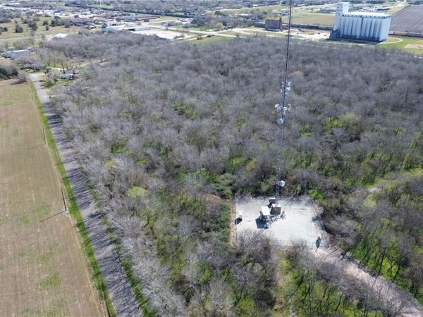 000 W Main , Edna, TX 77957