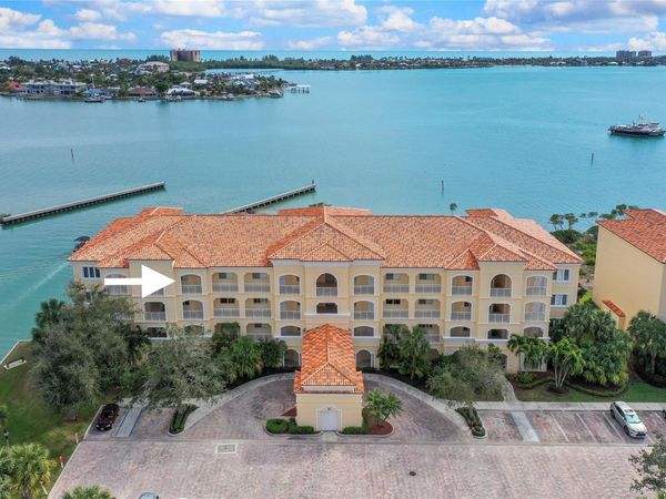 20 Harbour Isle Drive, Unit Ph02, Hutchinson Island, FL 34949
