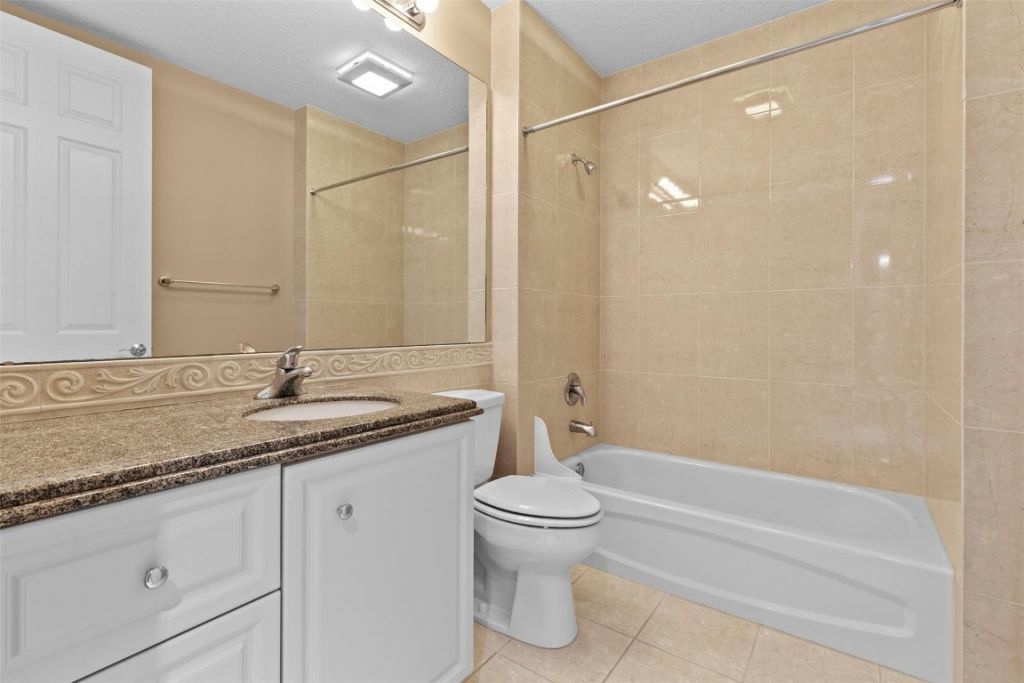 20 Harbour Isle Dr, Unit PH02, Hutchinson Island, FL 34949 Photo