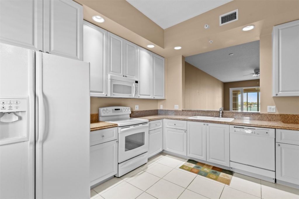 20 Harbour Isle Dr, Unit PH02, Hutchinson Island, FL 34949 Photo