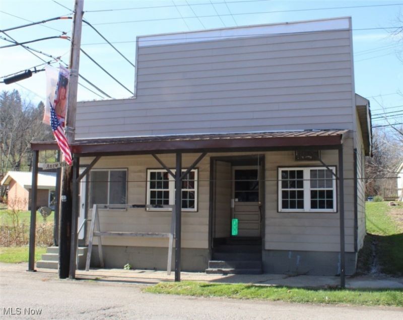 111 N Valley Street, Corning, OH 43730 Main Photo
