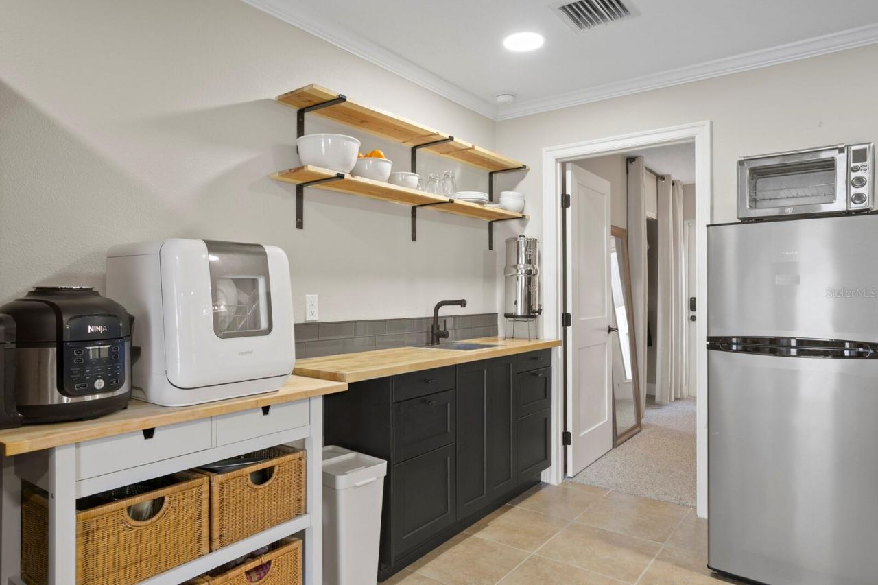 8407 Granite Place, Tampa, FL 33615 Photo