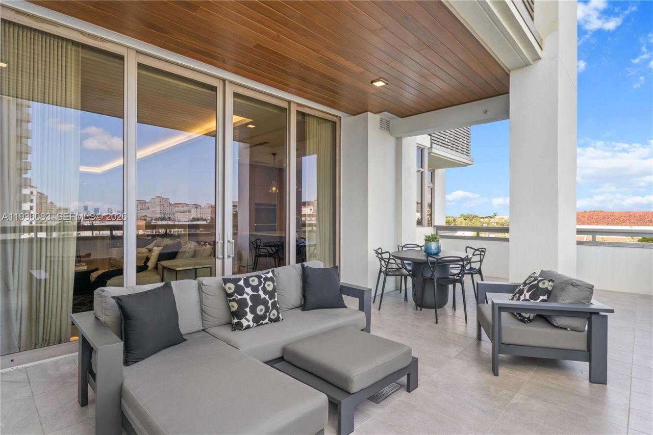 515 Valencia Ave, Unit 403, Coral Gables, FL 33134 Photo