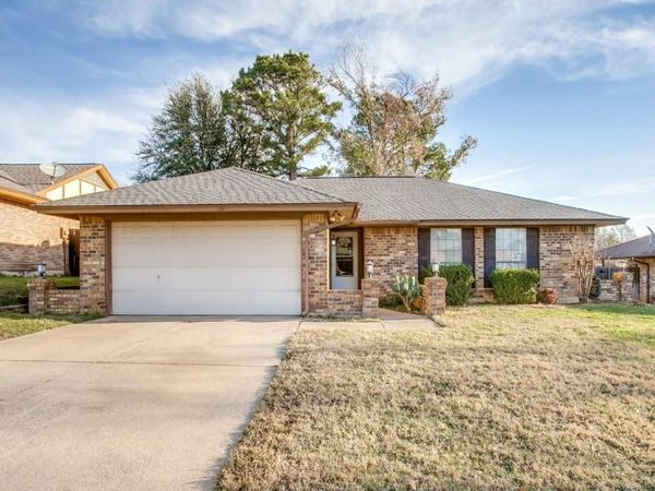 209 Ginger Lane, Euless, TX 76039