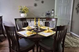 101 Dowling Avenue photo 4