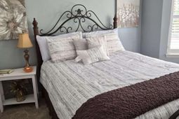 101 Dowling Avenue photo 4