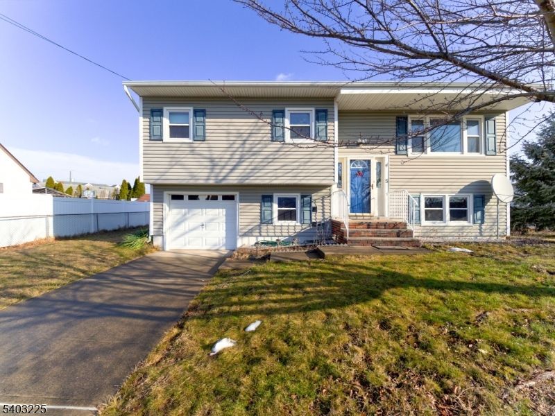 5 Clare Ct, Manville, NJ 08835 Main Photo