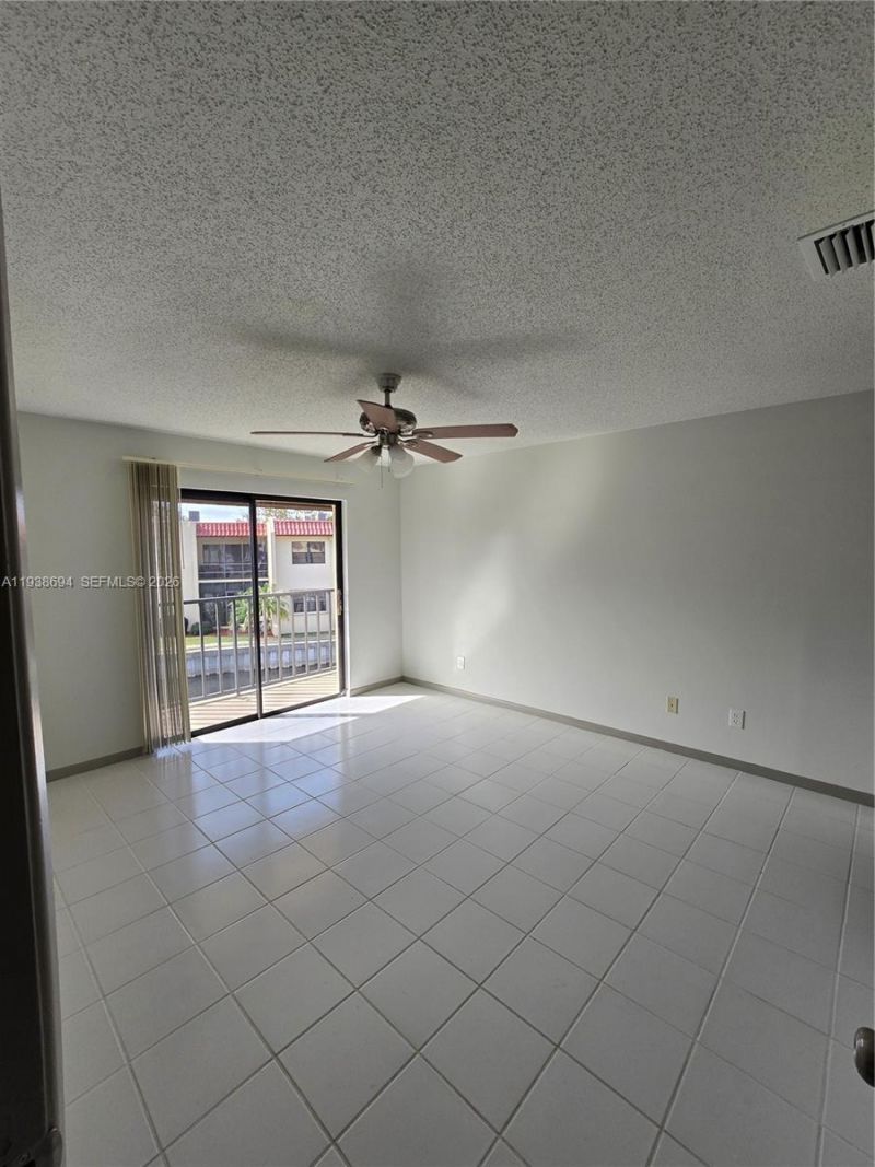 2050 Oleander Blvd, Unit 9-206, Fort Pierce, FL 34950 Photo