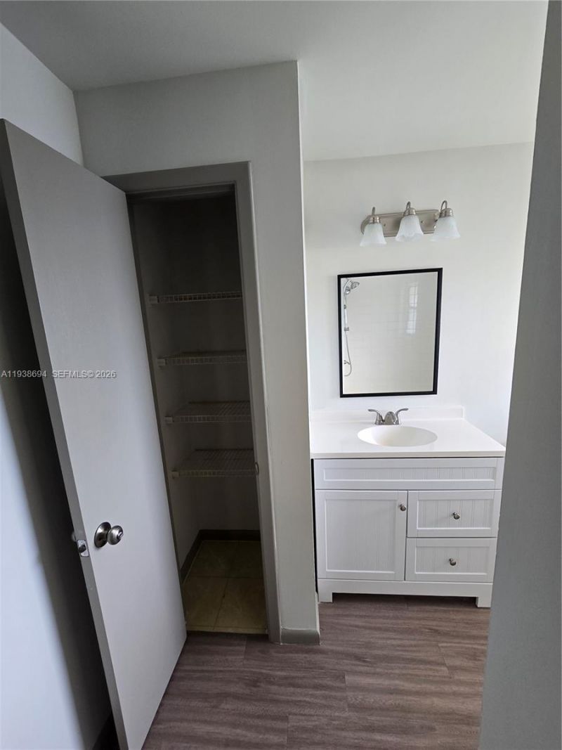 2050 Oleander Blvd, Unit 9-206, Fort Pierce, FL 34950 Photo