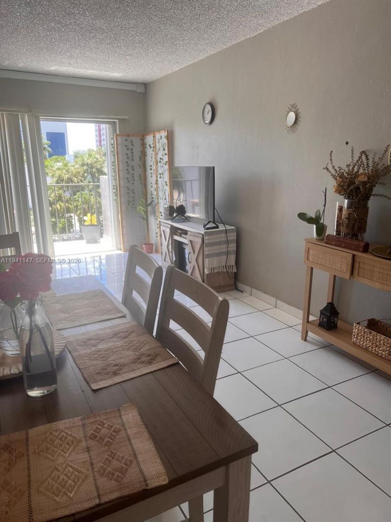 5505 NW 7th St, Unit W406, Miami, FL 33126 Photo