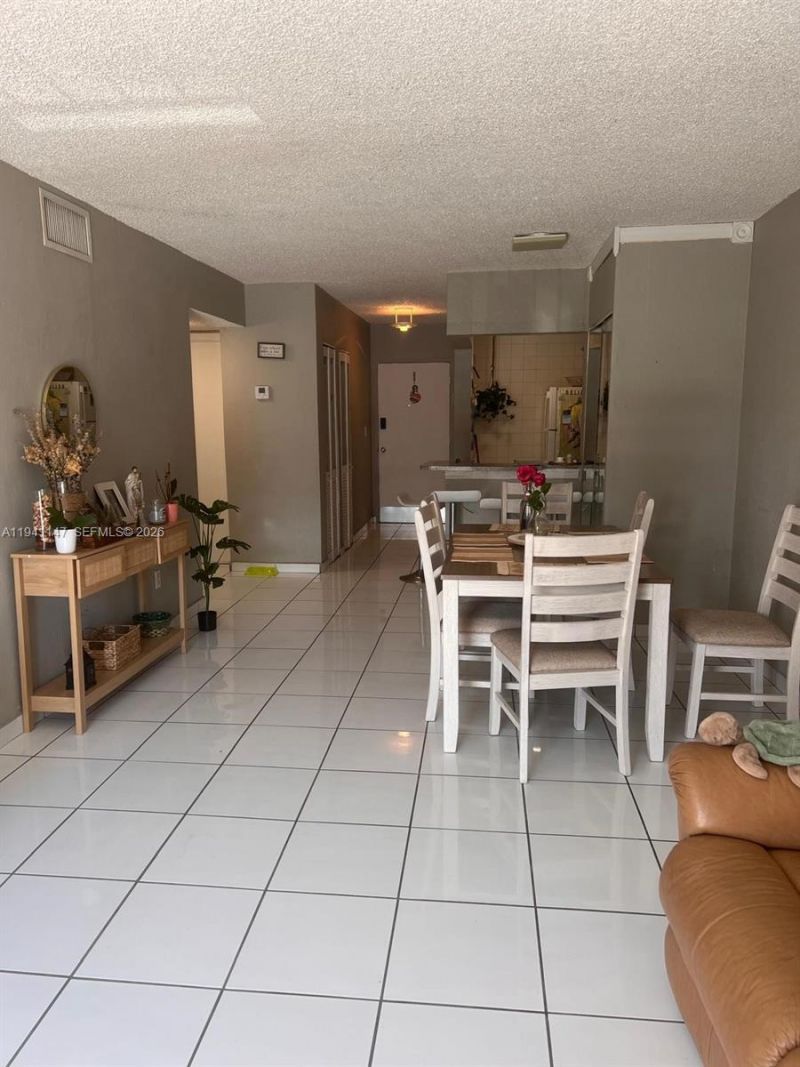 5505 NW 7th St, Unit W406, Miami, FL 33126 Photo