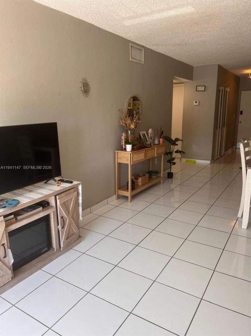 5505 NW 7th St, Unit W406, Miami, FL 33126 Photo