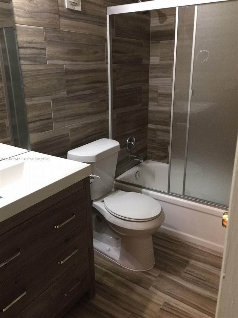 5505 NW 7th St, Unit W406, Miami, FL 33126 Photo