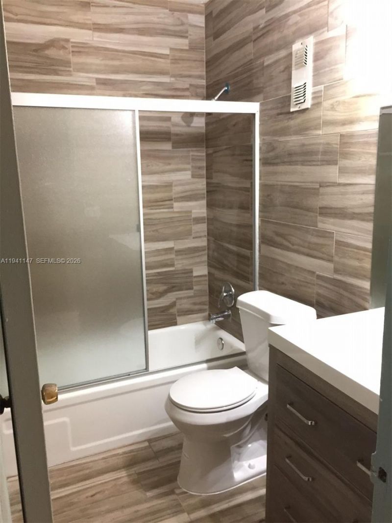 5505 NW 7th St, Unit W406, Miami, FL 33126 Photo