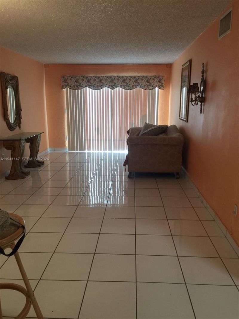 5505 NW 7th St, Unit W406, Miami, FL 33126 Photo