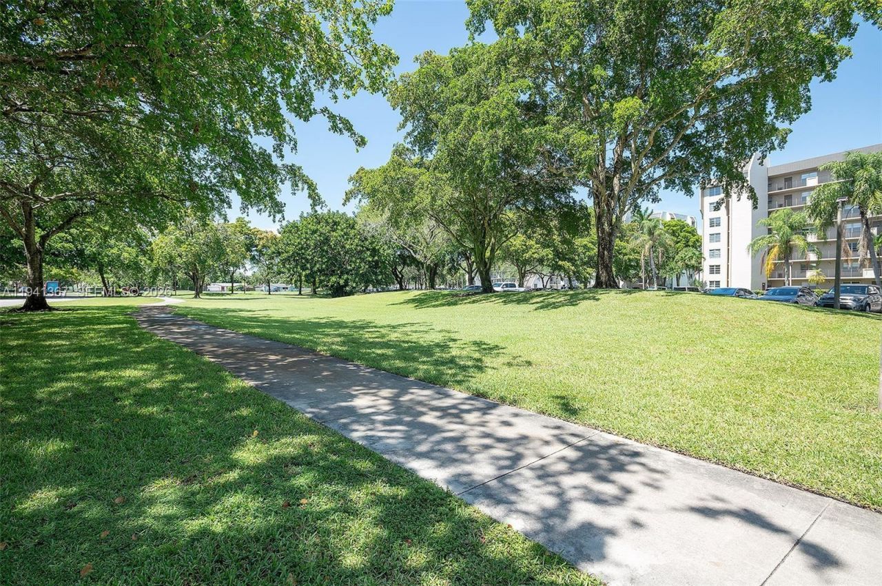 3150 W Rolling Hills Cir, Unit 307, Davie, FL 33328 Photo