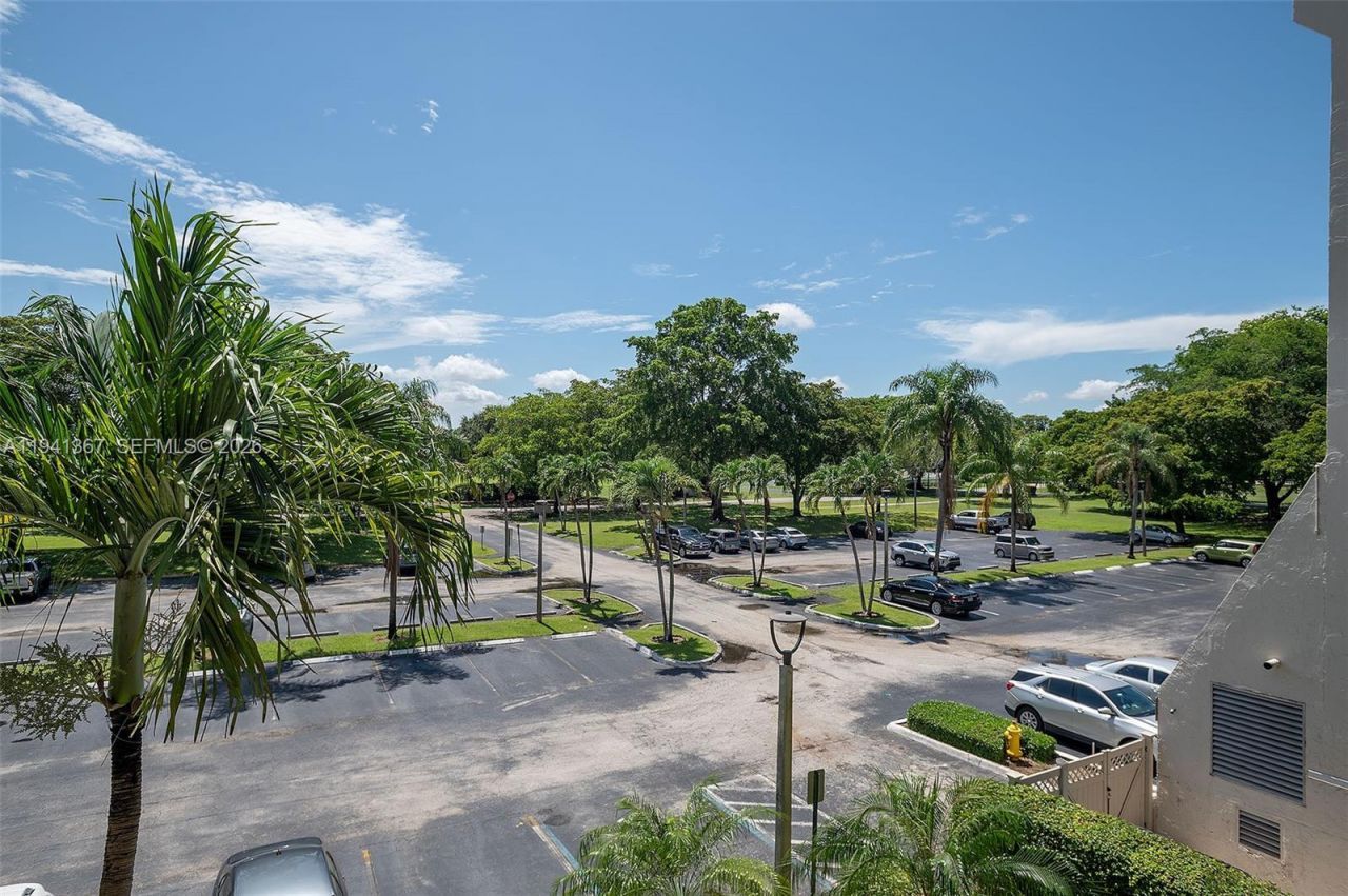 3150 W Rolling Hills Cir, Unit 307, Davie, FL 33328 Photo
